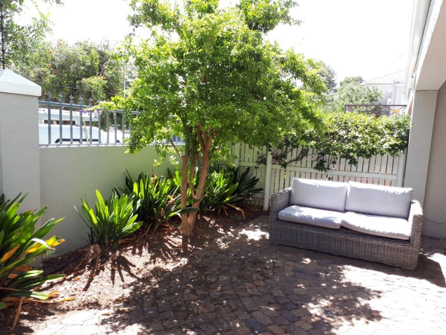 To Let 2 Bedroom Property for Rent in Vredehoek Western Cape